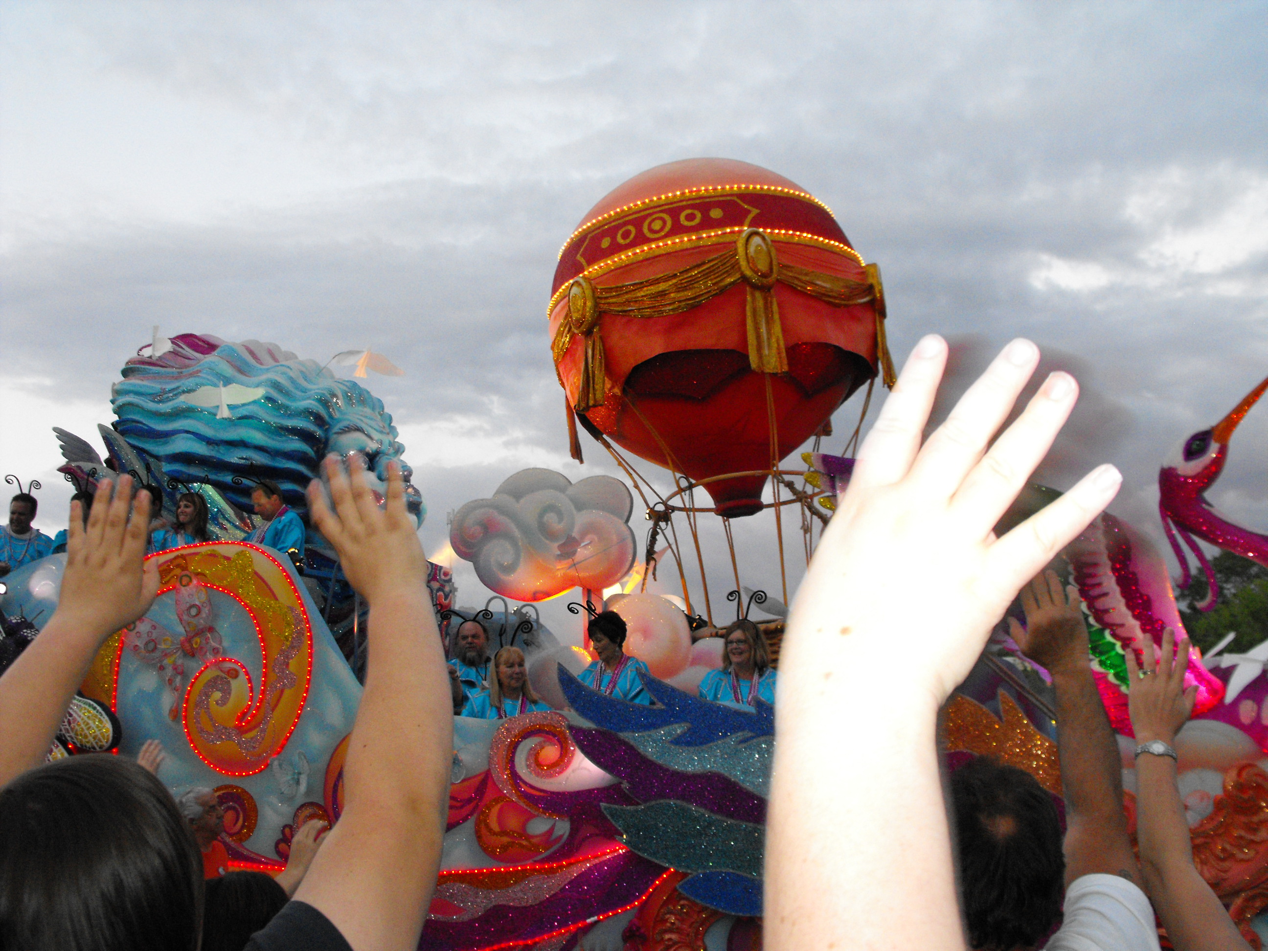 ./2011/Orlando Chorus Trip/Univ Is Mardi Gras Parade eve 0001.JPG